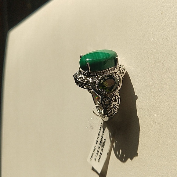 Nwt Karis STS ornate ring with green color stones - Picture 2 of 10
